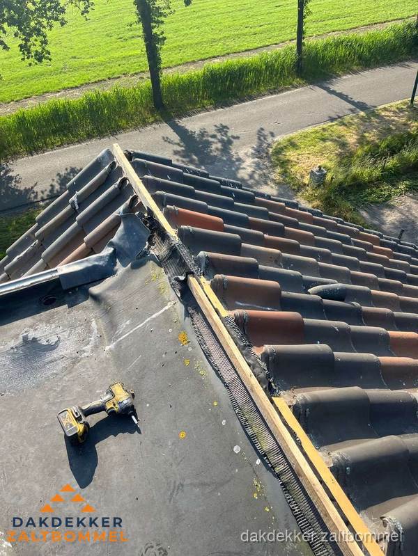 Rol bitumen dakleer met leislag voor plat dak in Zaltbommel