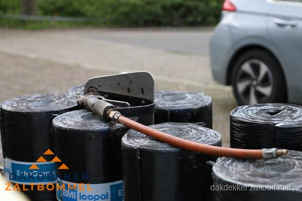 Kosten dak vervangen: werkzaamheden aan pannendak in Zaltbommel Kosten dak vervangen: werkzaamheden aan pannendak in Zaltbommel