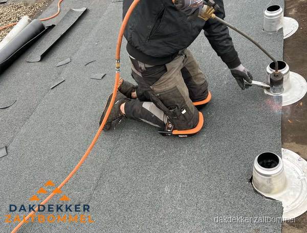 Kosten dakreparatie: dakschade aan flatgebouw in Zaltbommel Kosten dakreparatie: dakschade aan flatgebouw in Zaltbommel