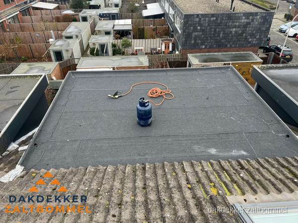 Dakrenovatie afgerond met nieuwe bitumen dakbedekking in Zaltbommel