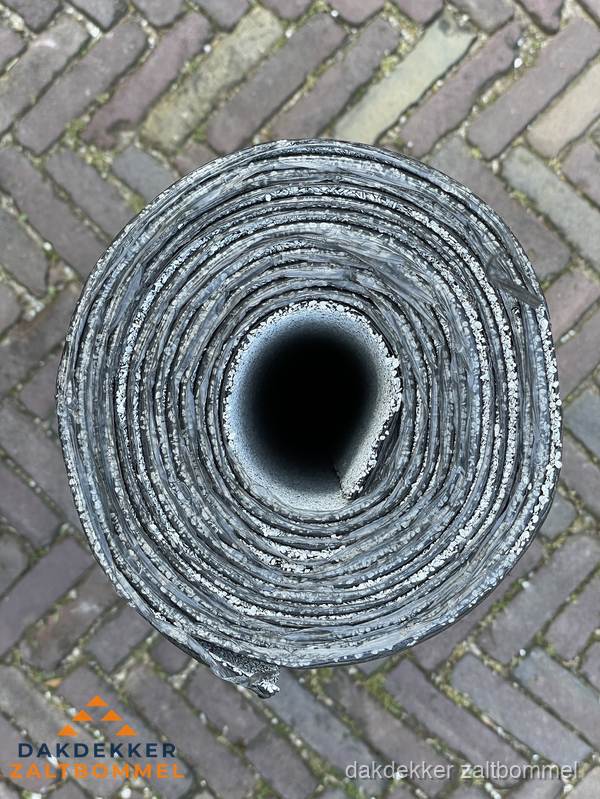 Dakgoot aansluiting op bitumen dak in Zaltbommel