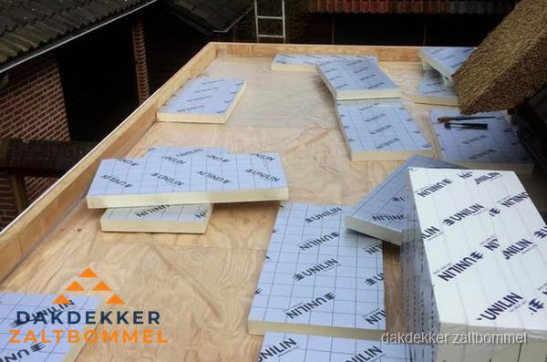 Dakdekker vervangt nokvorst met ruiterrol op pannendak in Zaltbommel Dakdekker vervangt nokvorst met ruiterrol op pannendak in Zaltbommel