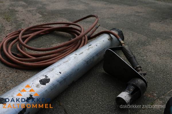 Dakdekker gasbrander en gereedschap voor spoedklus in Zaltbommel